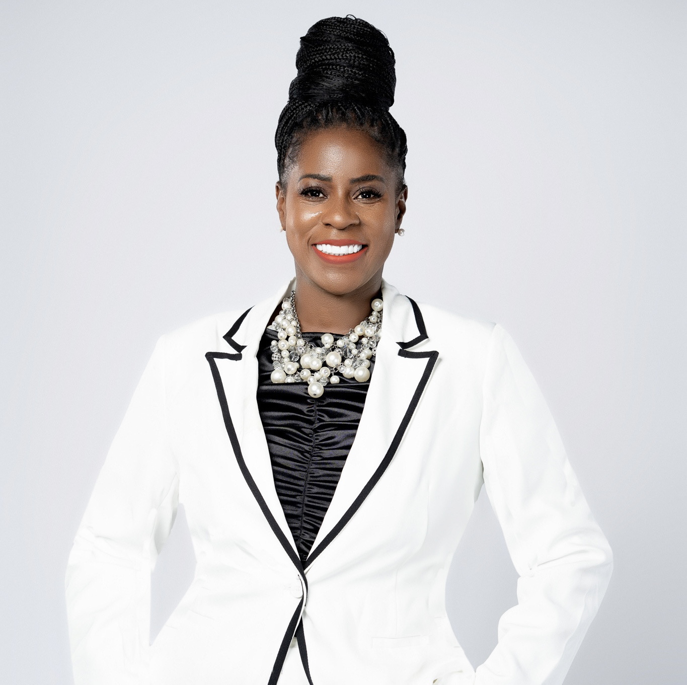 RaCynta Abdullah, Broker